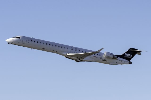 Canadair Regional Jet CRJ-900 (N241LR)