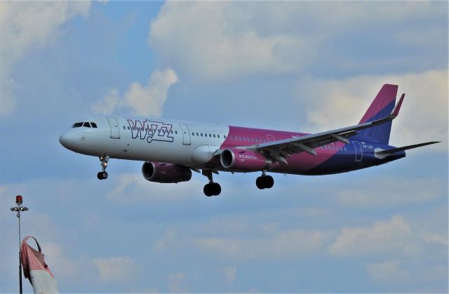 Airbus A321 (HA-LXS) - Spotting EPLB/LUZ
