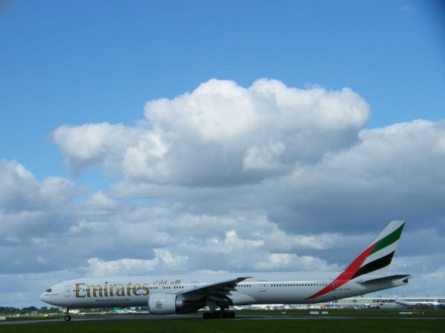 Boeing 777-200 (A6-EGM)