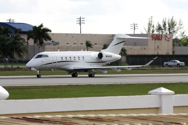 Canadair Challenger 350 (N49SK)