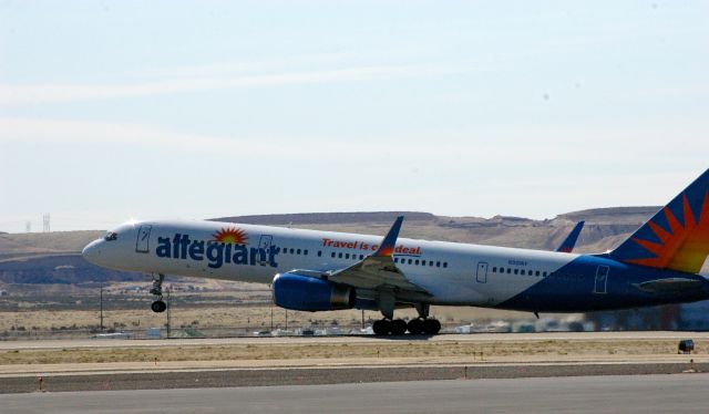 Boeing 757-200 (N901NV)