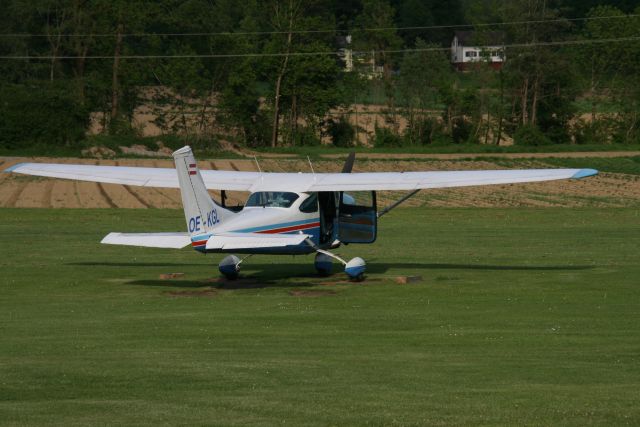 Cessna Skylane (OE-KGL) - Cessna 182L  -  Weiz  - 2012-05-09