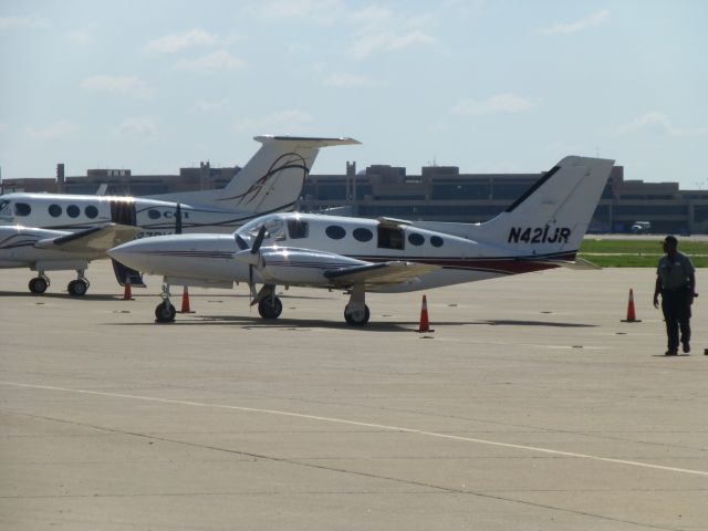 Cessna 421 (N421JR)