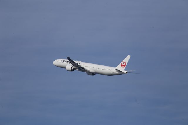 BOEING 777-300ER (JA739J)