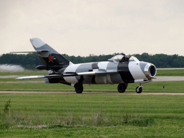 MIKOYAN MiG-17 (N6953X)