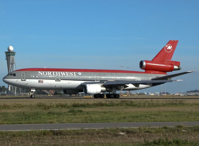 McDonnell Douglas DC-10 (N236NW)