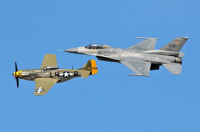 North American P-51 Mustang (4415137) - 07-30-2016 AIR VENTURE