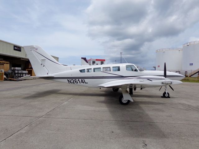 Cessna 402 (N2614L)