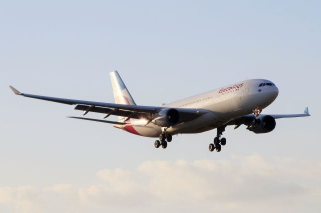 Airbus A330-200 (D-AXGA)