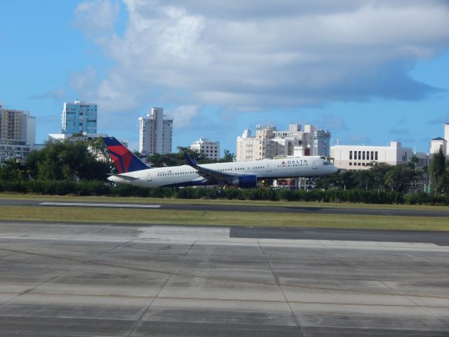 Boeing 757-200 (N541US)