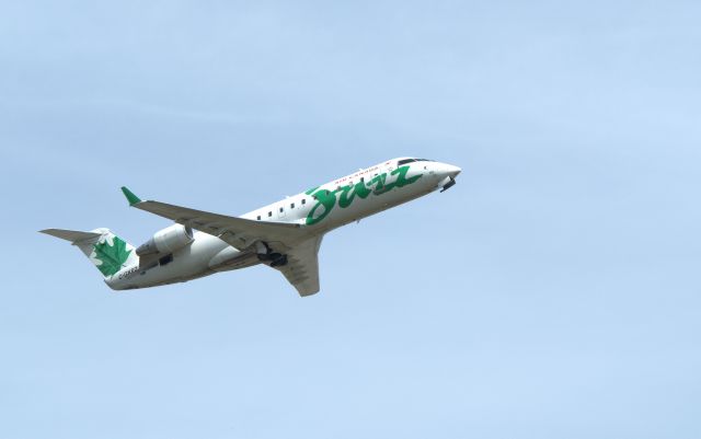 Canadair Regional Jet CRJ-200 (C-GKEZ)