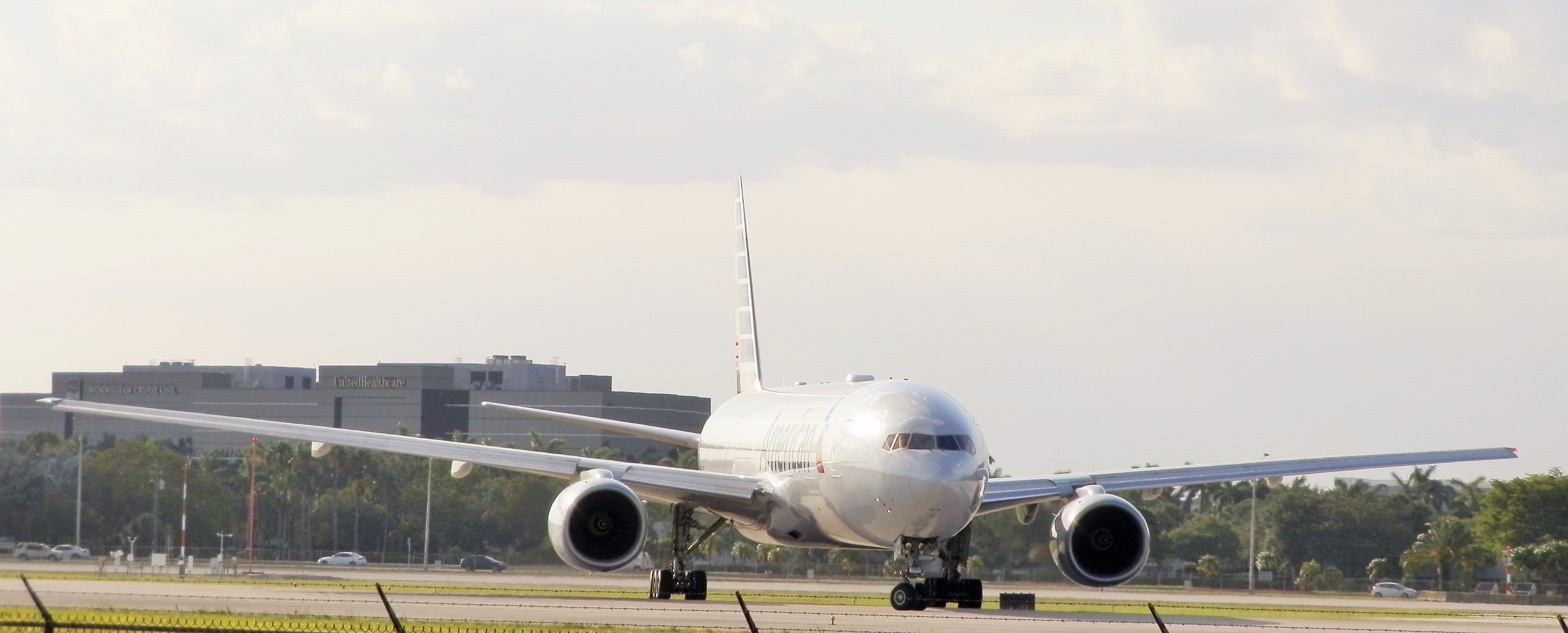 Boeing 777-200 (N762AN)