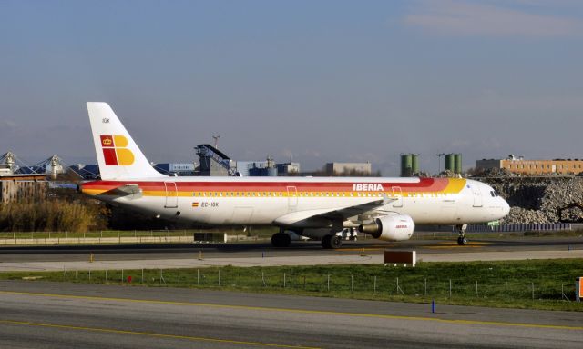 Airbus A321 (EC-IGK) - Iberia Airbus A321-213 EC-IGK in Rome Fiumicino 