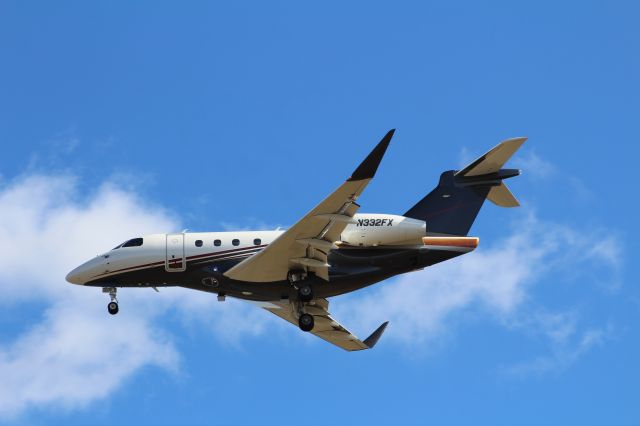 Embraer Legacy 450 (N332FX)