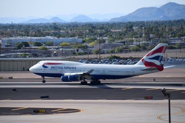 Boeing 747-200 (G-BNLW) - landing RWY 26 from EGLL