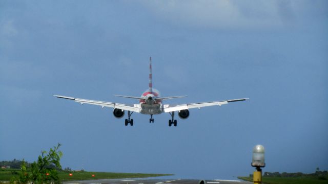 Airbus A319 (N713UW)