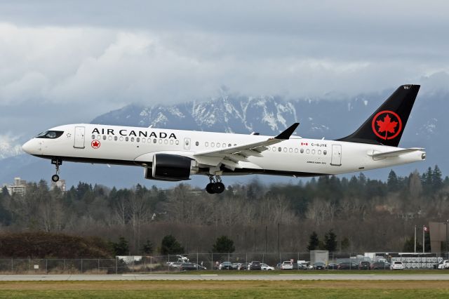 Airbus A220-300 (C-GJYE)