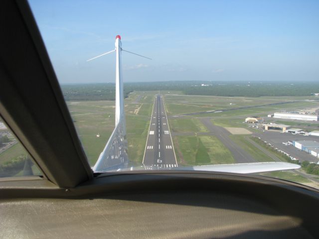 Cessna Skyhawk (N2119E) - Departure of Runway 24 at KISP(Long Island MacArthur Airport).  To Order http://www.zazzle.com/long_island_mac_arthur_airport_poster-228965134298657968