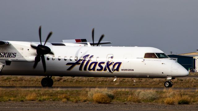 de Havilland Dash 8-400 (N435QX) - New revised UW scheme on the Q400