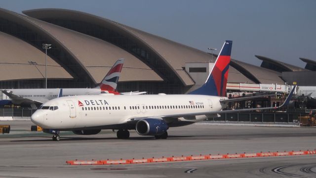 Boeing 737-800 (N3746H)