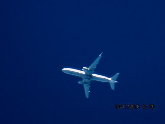 Embraer 175 (N114SY)