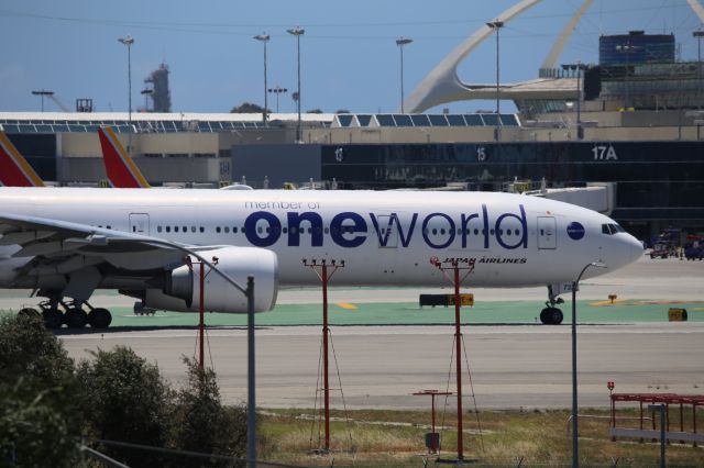 BOEING 777-300ER (JA732J)