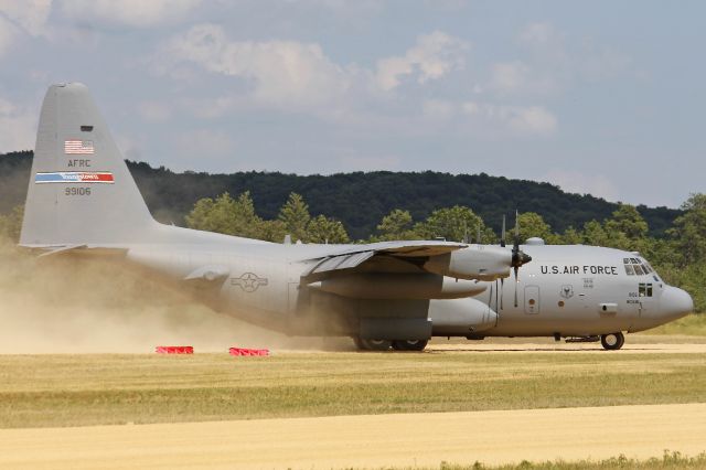 Lockheed C-130 Hercules (89-9106) - A USAF Lockheed C-130, 89-9106, cn 382-4852, from the 910th Airlift Wing (AW), Youngstown, OH (Air Force Reserve Command) arriving at Fort McCoy/Young Tactical Landing Site-Air Assault Strip, Ft. McCoy, (WS20) USA – WI, during Warrior Exercise 86-13-01 (WAREX) on 17 Jul 2013.