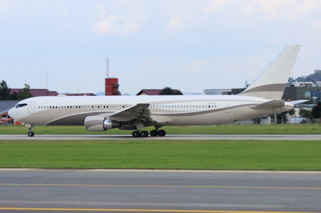 BOEING 767-300 (P4-MES)