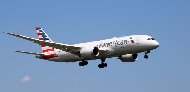 Boeing 787-8 (N802AN) - On short final is this 2015 American Airlines Boeing 787-8 in the Summer of 2022.