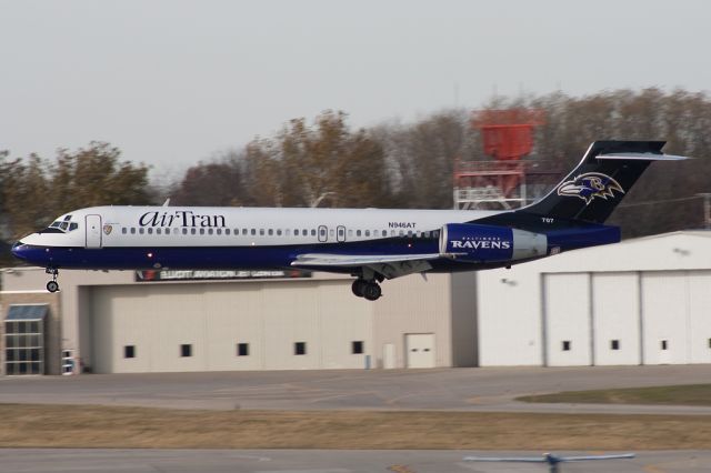 N946AT — - Landing on rwy 23 in Des Moines,Iowa.