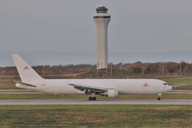 BOEING 767-300 (N226CY)