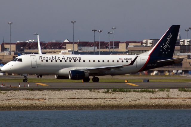 Embraer 175 (N401YX)