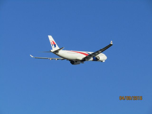 Airbus A330-300 (9M-MTH) - Malaysia Airlines Airbus A330-300 taking off to Kuala Lumpur