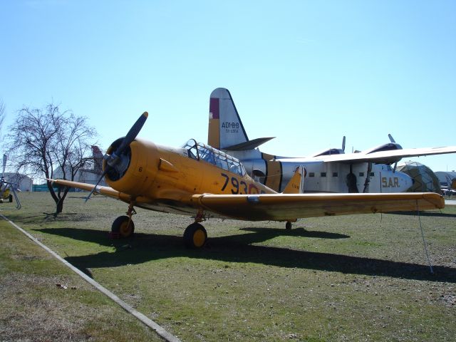 North American T-6 Texan (EC-DUN) - North American T-6G Texan