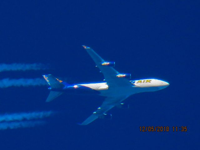 Boeing 747-400 (N485MC)