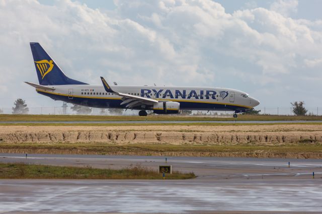 Boeing 737-700 (EI-EFI)