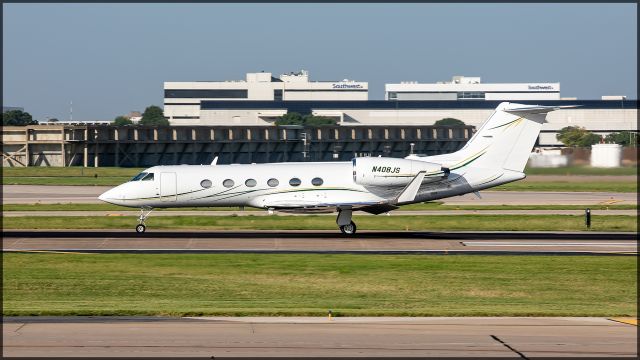 Gulfstream Aerospace Gulfstream IV (N408JS) - Gulfstream G-IV departing Dallas Love Field.