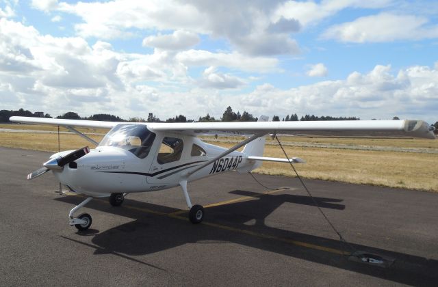 Cessna Skycatcher (N6044P) - 2011 Cessna 162 Skycatcher at Aurora Aviation, Aurora State Airport (Portland, OR)