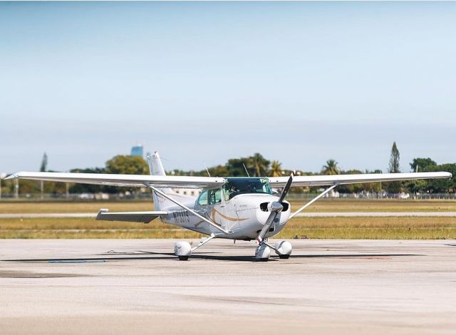 Cessna Skyhawk (N733TS)