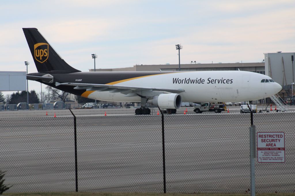 Airbus A300F4-600 (N168UP) - UPS A300 parked at LCK, taken from the Cell Phone Lot near the Tower.