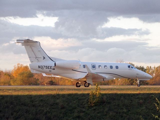 Embraer Phenom 300 (N375EE)