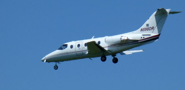 Beechcraft Beechjet (N598DR) - On short final is this 2012 Beechcraft Beechjet 400XP in the Spring of 2022.