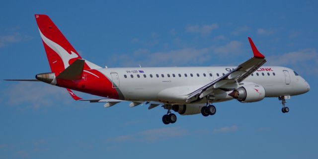 Embraer ERJ-190 (VH-UZF)