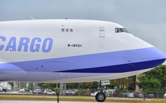 Boeing 747-200 (B-18721)