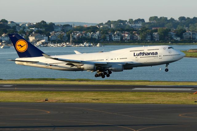 Boeing 747-400 (D-ABVT) - DLH 420 arriving from Frankfurt