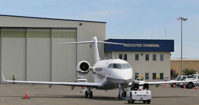 Bombardier Challenger 300 (N1RB) - 5-6-18