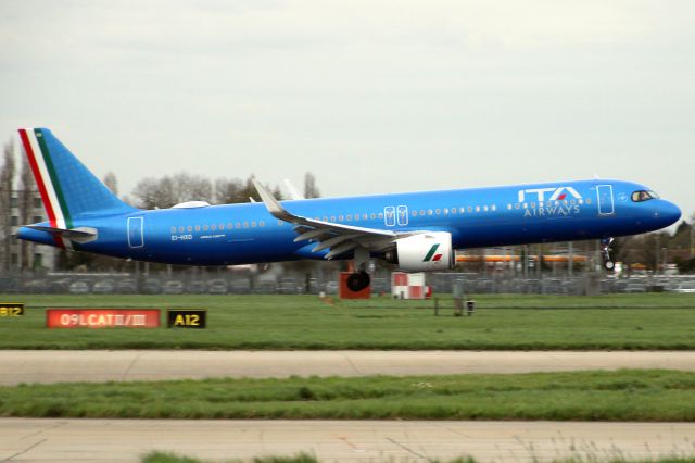 Airbus A321neo (EI-HXD) - On short finals for rwy 09L on 25-Mar-24 operating flight ITY204 from LIRF.