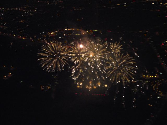 Cessna Skyhawk (FSOF) - FIREWORKS AT 2000 LaRonde