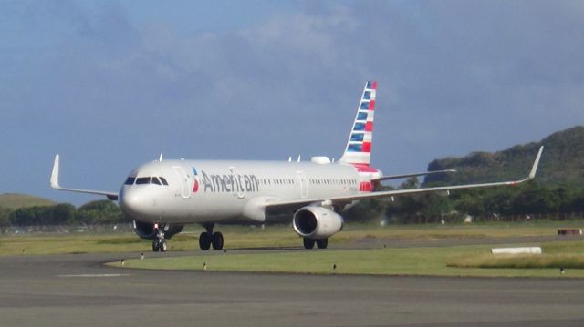 Airbus A321 (N902AA)