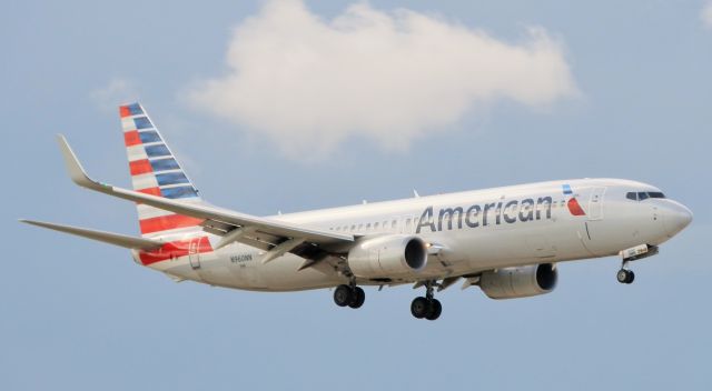 Boeing 737-800 (N960NN)